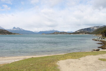 Paisaje, montaña y lago