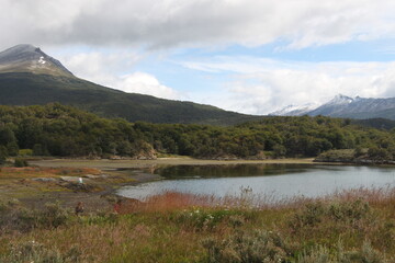 Paisaje, monta&ntilde;a y lago
