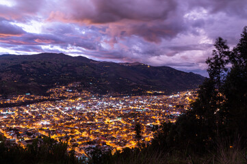 Panor&aacute;mica de la Ciudad de Huaraz al atardecer