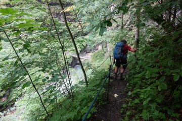 Fototapeta premium Wanderweg in der Ueblen Schlucht bei Laterns