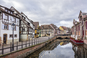 Obraz premium Petite Venice - water canal and traditional half-timbered houses in Colmar old town. Colmar is a charming town in Alsace, France.