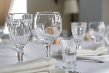 Empty wine glasses are on the table in the restaurant.