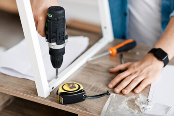 Construction worker using drill, shoots popular repair blog