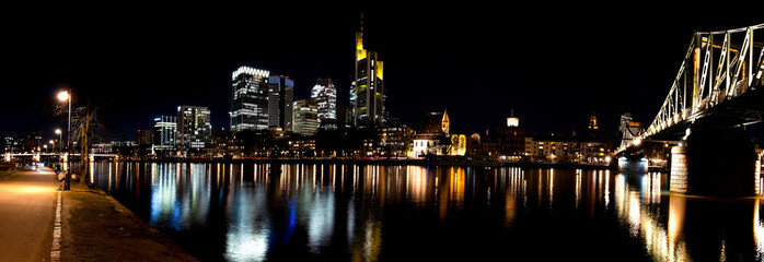 Fototapeta na wymiar Frankfurt. Main, Skyline und Eiserner Steg. Panorama