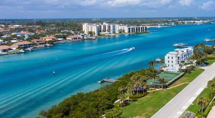  picture of the turquoise water of the intercoastal waterway in Jupiter Florida © RobertMiller