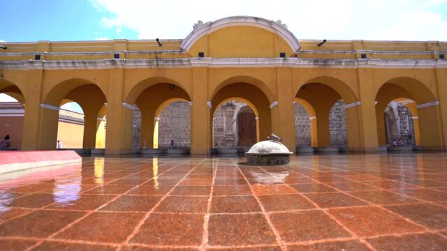 Tanque la union antigua guatemala. Colonial fountain in latin america