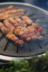 Grilled pork on an iron plate. 철판위에서 노릇노릇 익어가고 있는 돼지고기