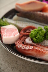 Seasoned seafood with fresh octopus, salmon, tuna and flatfish in one plate. 싱싱한 문어, 연어, 참치, 광어가 한 접시에 있는 모듬 해산물