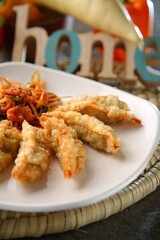 Baked dumplings on a white plate 흰색접시위에 노릇노릇하게 구워진 만두