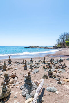 apachetas piedras apiladas una encima de otra
