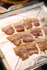 Frozen pork belly is getting cooked on foil. 호일위에 냉동삼겹살이 익어가는 모습