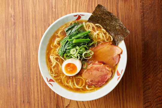 醤油豚骨ラーメン