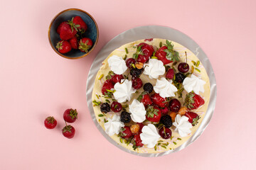 Cheesecake with fruits and berries on top