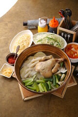 한국식 동대문 닭한마리 A Korean-style Dongdaemun chicken