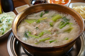 한국식 동대문 닭한마리 A Korean-style Dongdaemun chicken