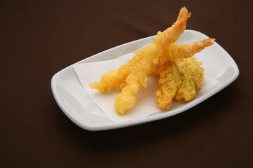Japanese crispy fries in black background 검은배경의 일본식 바삭바삭한 튀김