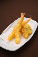 Japanese crispy fries in black background 검은배경의 일본식 바삭바삭한 튀김