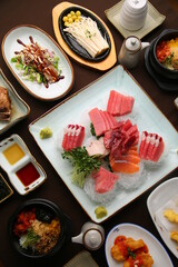 a plate of fresh tuna sashimi 신선한 참치 회 한 접시