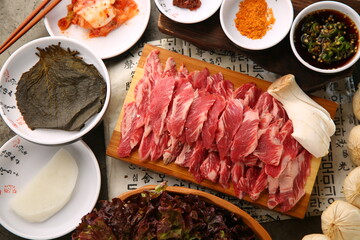 Fresh raw beef ribs before cooking 익히기전에 신선한 생소갈비