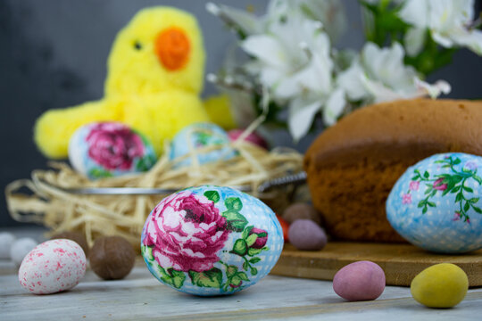 Decorating Easter eggs with decoupage technique. Step by step, tutorial. End