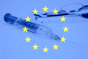Flagge der Europäischen Union EU, Spritze und Impfung gegen Corona Virus