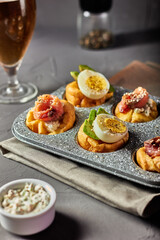 Yorkshire pudding served with avocado sauce and beer