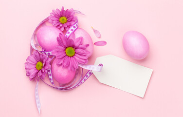 Fototapeta na wymiar Easter greeting card with colorful easter eggs and flowers