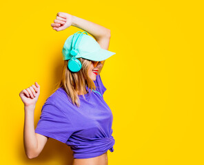 girl with orange glasses and headphones
