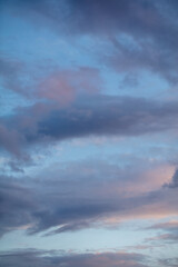 Obraz premium Rain clouds in the sky at sunset
