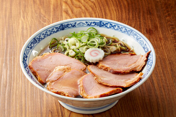 濃厚しょうゆラーメン