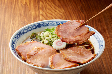 濃厚しょうゆラーメン