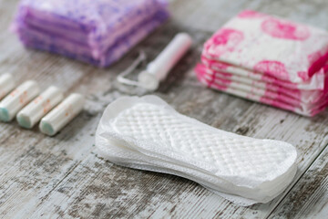 Intimate feminine hygiene pads and tampons © Imagenatural