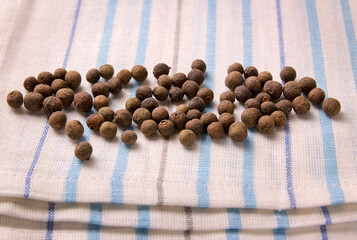 A bunch of allspice on a kitchen towel.