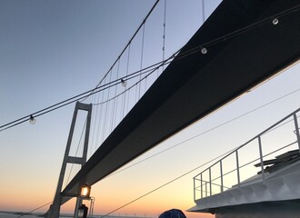 Brücke Hängebrücke Spannbeton Hohlkastenbrücke  Storebæltsbroen Brückenzug  in Dänemark in...