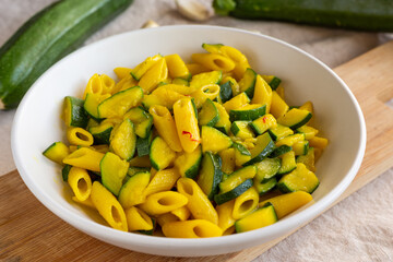 Pasta with zucchini and saffron. Ideal for a fast lunch. Vegetarian dish.