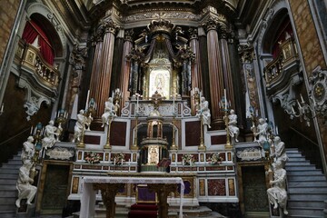 Fototapeta na wymiar Napoli – Altare Maggiore della Chiesa del Gesù Vecchio
