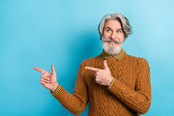Photo portrait of grey-haired man curious looking sowing advising copyspace isolated bright blue...