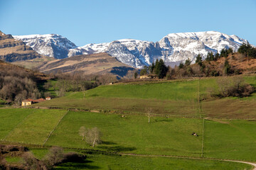 Fototapeta na wymiar Valle de Soba Cantabria