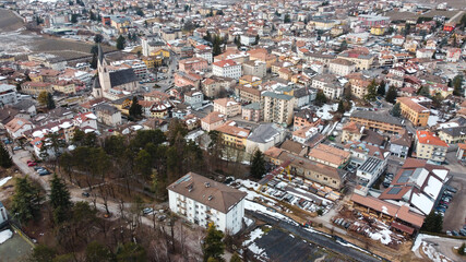 città paese dall'alto drone 