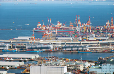 横浜　本牧　コンタナターミナル