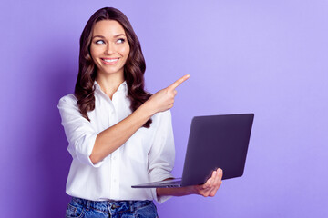 Photo of promoter lady hold pc indicate finger up look empty space wear white shirt isolated purple color background