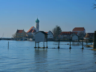 Fototapeta premium Wasserburg, Deutschland: Skyline der Stadt am Bodensee