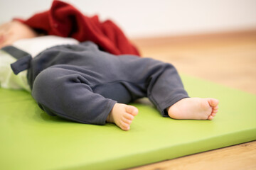 眠る赤ちゃん