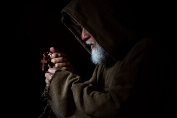 Medieval monk with rosary in prayer - obrazy, fototapety, plakaty