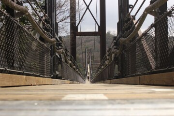 山間部の吊り橋