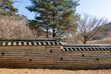 Fototapeta premium 朝鮮の伝統的な土塀 traditional Korean style clay wall