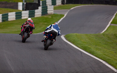 Obraz premium A shot of a racing motorbike as it circuits a track.
