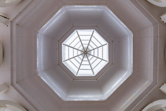 Octagon ceiling of the cathedral. - Powered by Adobe