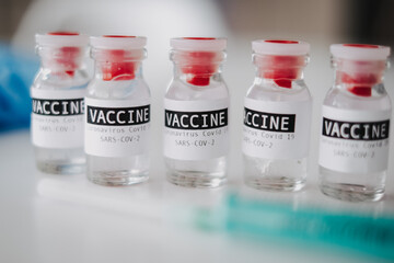 Impfstoff Corona Covid-19, Sars-Cov-2 Impfzentrum, Impfung Biontech Pfitzer, Modena, Johnson & Johnson  