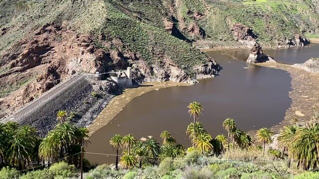Vista de la presa de Sorrueda en Gran Canaria, Espa&ntilde;a